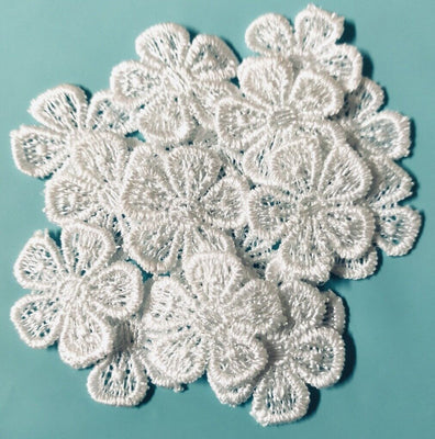 14x Silky White 30mm Sakura Flower Machine Embroidered Sew-On Applique Patch